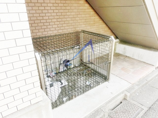 アンソレイユ世田谷のその他共用部分|敷地内ゴミ捨て場です。