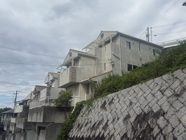桃山台1丁目戸建の前面道路含む現地写真