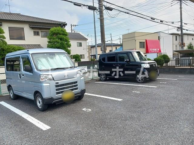 グリーンヒルズ　の駐車場