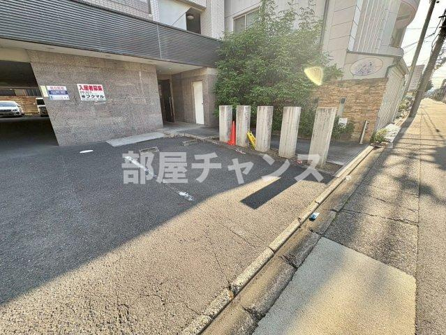 FLAT12の駐車場