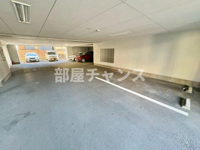 FLAT12の駐車場