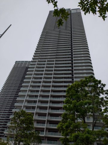 【外観】 | 【外観】総戸数733戸・50階建て！「免震構造」マンション、地震に強い構造！