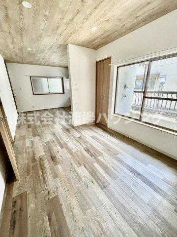 ロッヂｔ大枝北町の居間・リビング