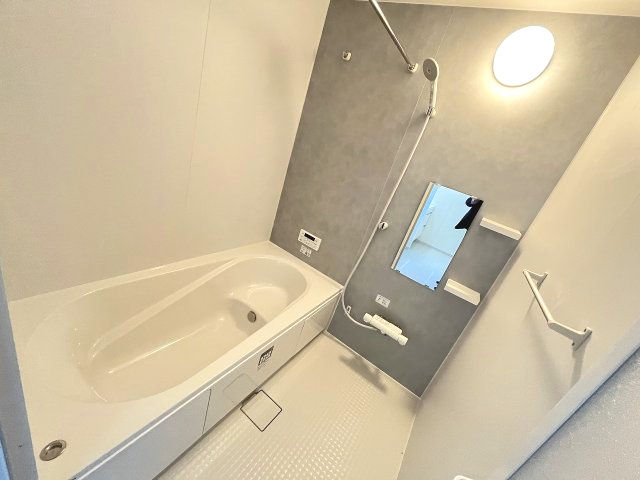 【浴室】 | 福岡市西区石丸2丁目4期　2号棟（全2棟）【仲介手数料無料・0円】 | 現地写真。浴室です。