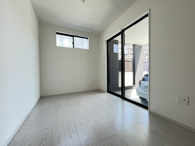 【子供部屋】 | 福岡市西区石丸2丁目4期　2号棟（全2棟）【仲介手数料無料・0円】 | 現地写真。1階に洋室です。