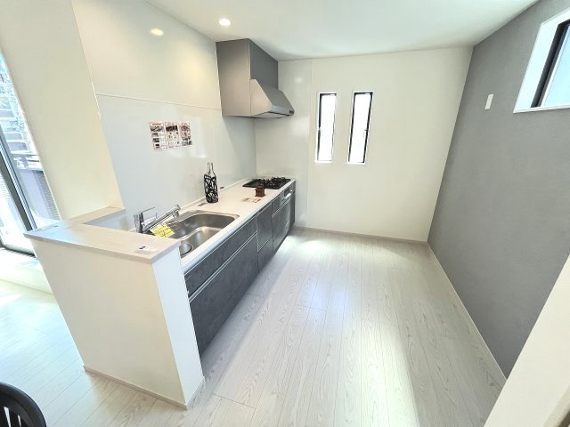 【キッチン】 | 福岡市西区石丸2丁目4期　2号棟（全2棟）【仲介手数料無料・0円】 | 現地写真。
