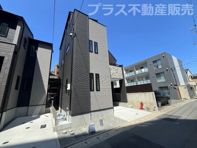 【外観】 | 福岡市西区石丸2丁目4期　2号棟（全2棟）【仲介手数料無料・0円】 | 現地写真。プラス不動産販売なら、現場の全ての棟をまとめてご見学頂けます。