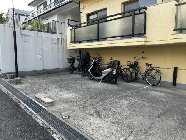 宮山ローズハイツの駐車場