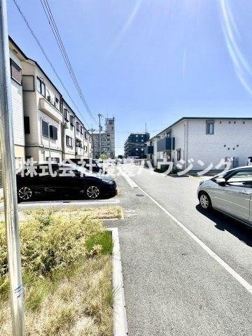 ルナメゾンの駐車場