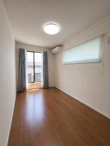 港区大西二丁目戸建の洋室|2階洋室　陽当たり良好！　※画像加工による家具消しを行っております。実際の室内と一部異なる可能性があります。