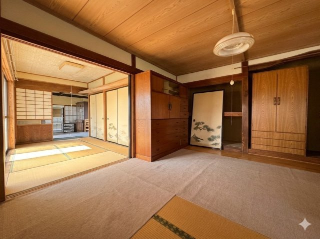 囲炉裏付きの和モダン・900坪超えの大きな土地の古民家♪大田原市新宿の和室|和室があれば客間としても活用できます