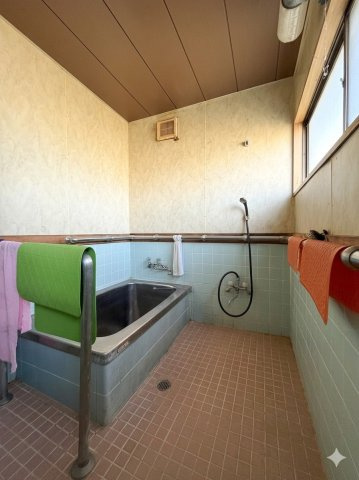 囲炉裏付きの和モダン・900坪超えの大きな土地の古民家♪大田原市新宿の浴室|ゆったり過ごせるお風呂です