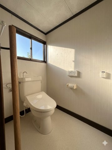 囲炉裏付きの和モダン・900坪超えの大きな土地の古民家♪大田原市新宿のトイレ|トイレです