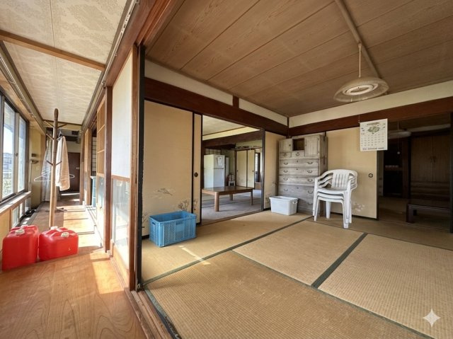 囲炉裏付きの和モダン・900坪超えの大きな土地の古民家♪大田原市新宿の和室|和室です