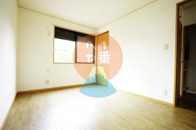 【寝室】 | サンシャインA | 明るいですね　※参考写真です