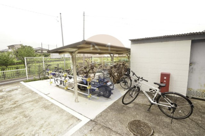 【その他共用部分】 | フォーレスト城北B棟 | 自転車置き場です
