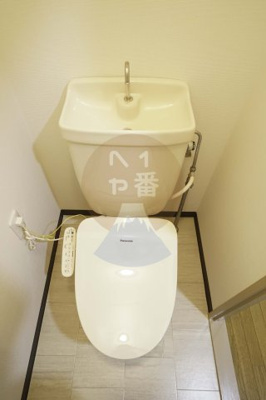 【トイレ】 | フォーレスト城北B棟 | 落ち着いた色調のトイレです　※参考写真です