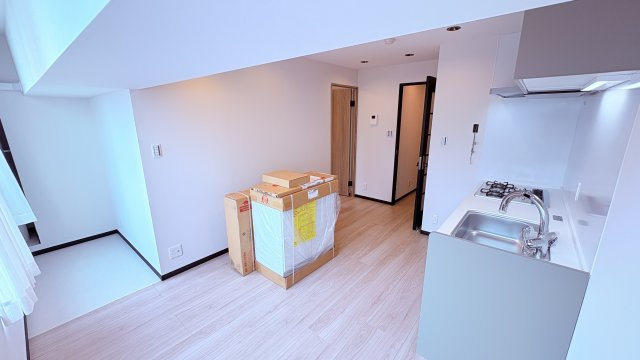 ★仲介手数料無料★コーポ麹町（利用用途複数あります、実需でも投資でも両方ともバランスがいいです）の居間・リビング