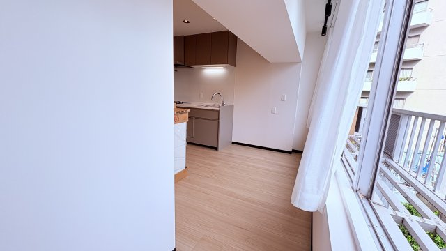 ★仲介手数料無料★コーポ麹町（利用用途複数あります、実需でも投資でも両方ともバランスがいいです）の居間・リビング