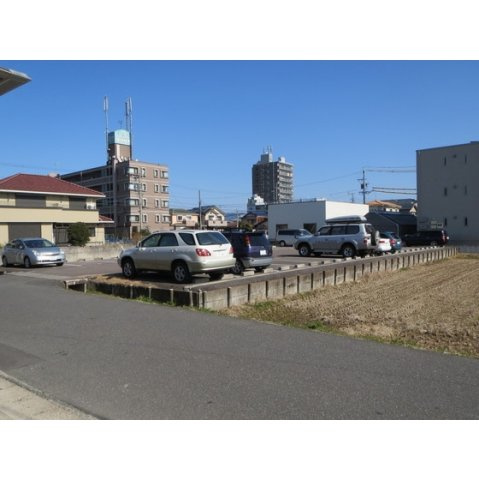 鏡島精華1丁目服部駐車場