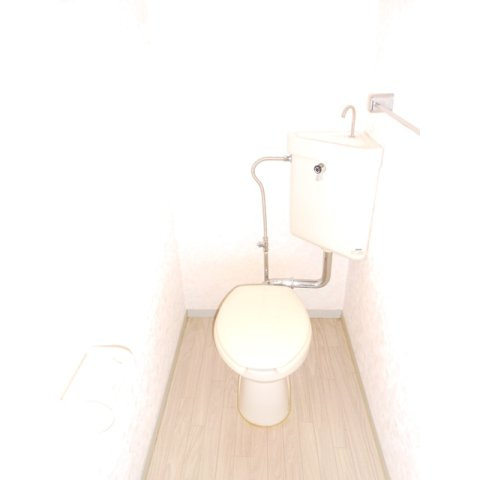 岐阜市錦町６丁目のアパートのトイレ