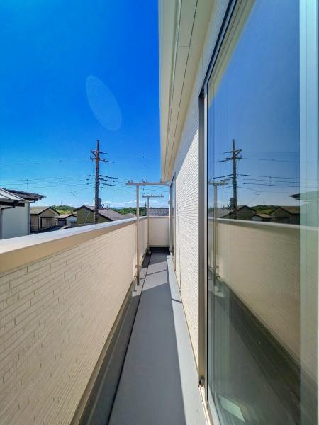 横浜市戸塚区南舞岡４丁目の新築一戸建のバルコニー|陽当り良好のバルコニー！
風通しもよく気持ちいいです