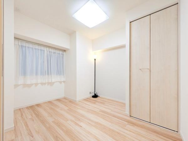 第二磯子ハイツの洋室|クローゼットもあるので収納にも困りません！
荷物が多い方にも安心です。