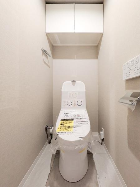 港南台パークホームズのトイレ|清潔感のある内装のすっきりとしたデザインのトイレです。
水周りが綺麗だと安心ですね。
