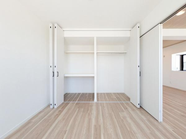 クレール洋光台テラスハウスレフトウイングの収納|これだけ収納があると助かりますね！
お荷物の多いご家族も安心です！