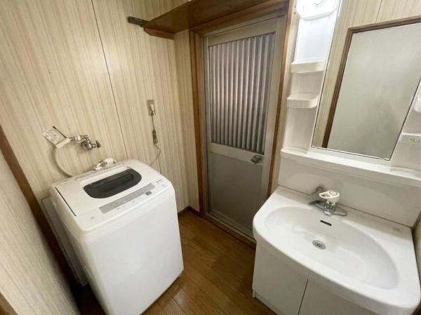 【独立洗面台】 | 大阪市旭区太子橋1丁目　中古テラスハウス | こちらの画像は、AIを用いて家具等を消しております。