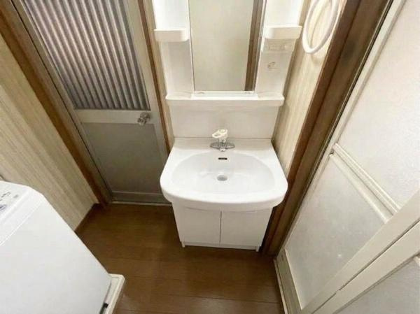 【独立洗面台】 | 大阪市旭区太子橋1丁目　中古テラスハウス | こちらの画像は、AIを用いて家具等を消しております。