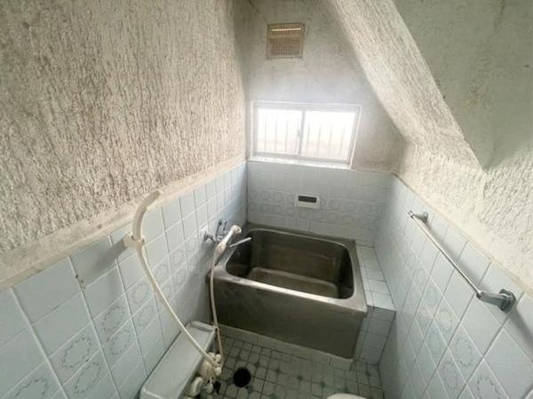 【浴室】 | 大阪市旭区太子橋1丁目　中古テラスハウス | こちらの画像は、AIを用いて家具等を消しております。