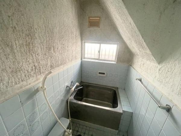 【浴室】 | 大阪市旭区太子橋1丁目　中古テラスハウス | こちらの画像は、AIを用いて家具等を消しております。