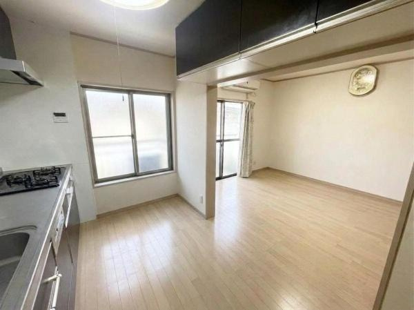 【キッチン】 | 大阪市旭区太子橋1丁目　中古テラスハウス | こちらの画像は、AIを用いて家具等を消しております。