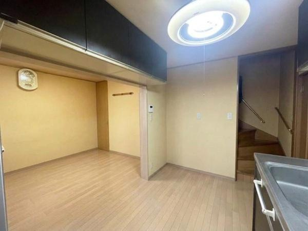 【キッチン】 | 大阪市旭区太子橋1丁目　中古テラスハウス | こちらの画像は、AIを用いて家具等を消しております。