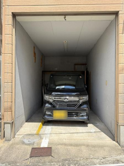 【駐車場】 | シャッタ付き
幅約2460mm×奥行約4240mm×高さ約2800mm