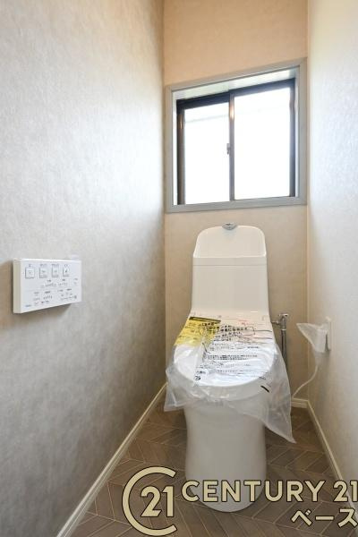 北葛城郡広陵町馬見南５丁目　一戸建のトイレ|■現地撮影写真■１・２階ともに清潔感ある綺麗なお手洗を完備！
