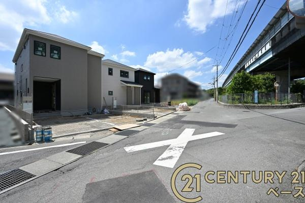 リナージュ上中 ２号棟 ／新築一戸建の前面道路含む現地写真