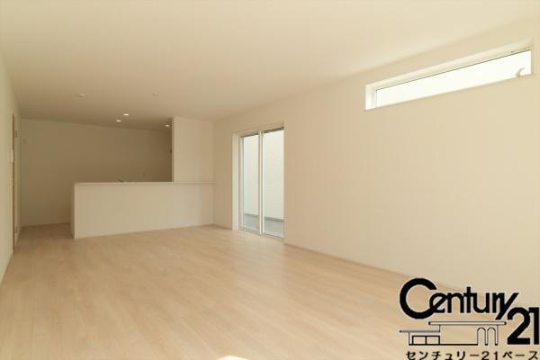 リナージュ上中 ２号棟 ／新築一戸建の内観：施工例|■家計と環境に優しい！一部窓には断熱性・保温性に優れたペアガラスを使用しています！■