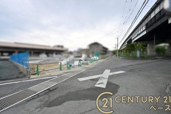 リナージュ上中 ３号棟 ／新築一戸建の前面道路含む現地写真