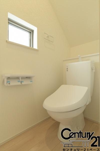 リナージュ上中 ３号棟 ／新築一戸建の内観：施工例|■１・２階ともに『節水省エネ仕様シャワートイレ』を採用しています！■