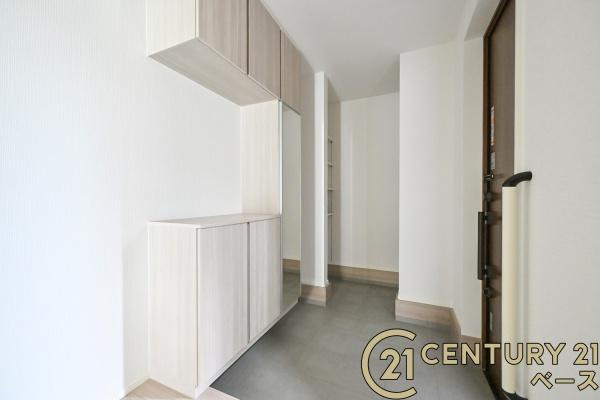 リナージュ上中 ３号棟 ／新築一戸建の内観：施工例|■ＴＶモニター付きインターホンで防犯対策もバッチリ！来客も一目でわかり安心です！■