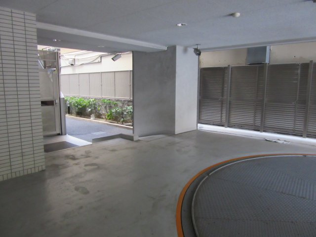 中央区銀座１丁目の駐車場のロビー
