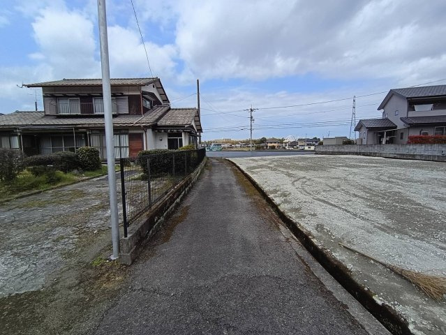 西条市中野甲718-1　売土地の周辺|西側道路