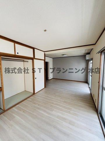 仲介手数料0円！牧の原中央マンションの居間・リビング
