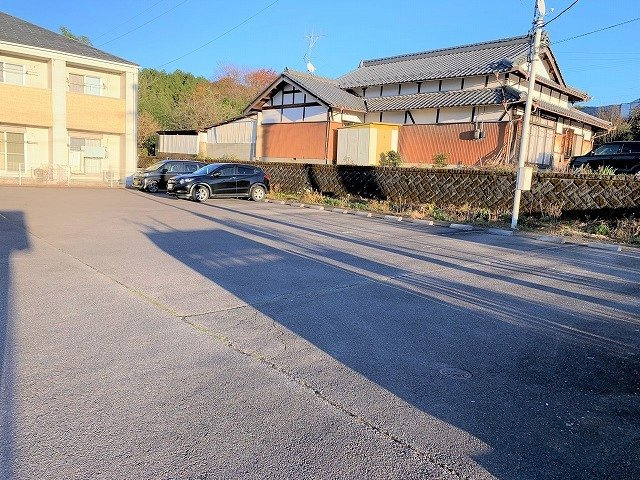 Ａｐａｒｔｍｅｎｔ　ＮＡＫＡＹＡの駐車場