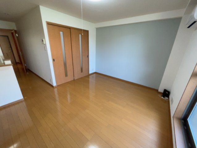 ルミナスTの居間・リビング|別部屋同一間取りのお写真となります。