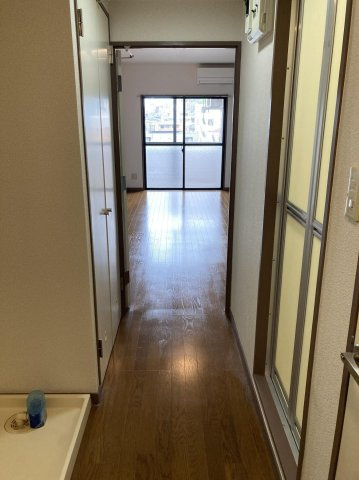 ウイング21高宮の玄関