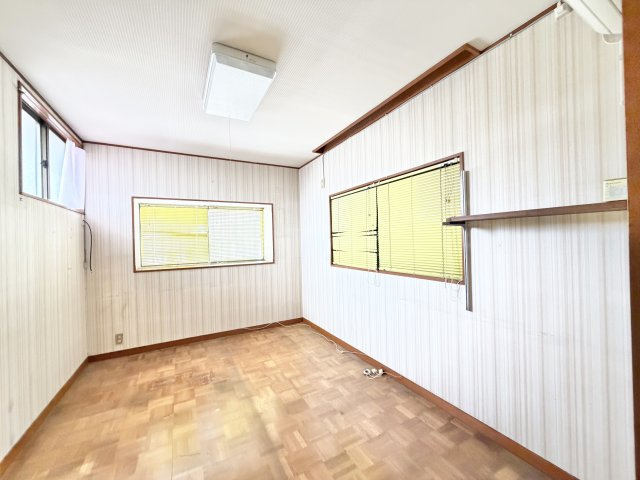 鹿渡戸建の洋室
