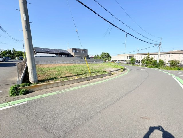 坂戸市新堀　建築条件なし売地　「坂戸駅」徒歩34分　敷地110坪　【入西小学区】の前面道路含む現地写真